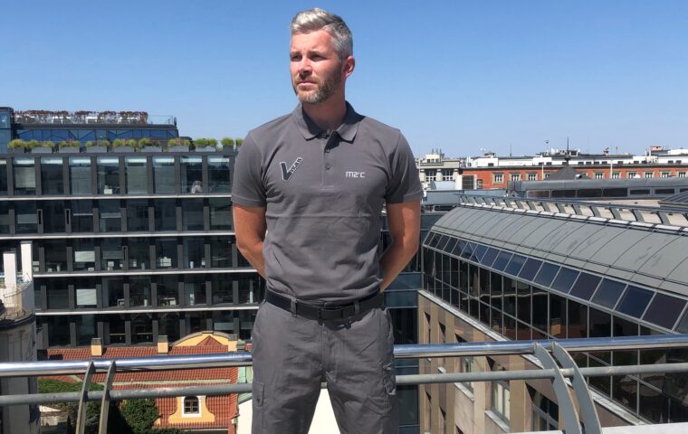 BE uniformy web 2560 x 1709px