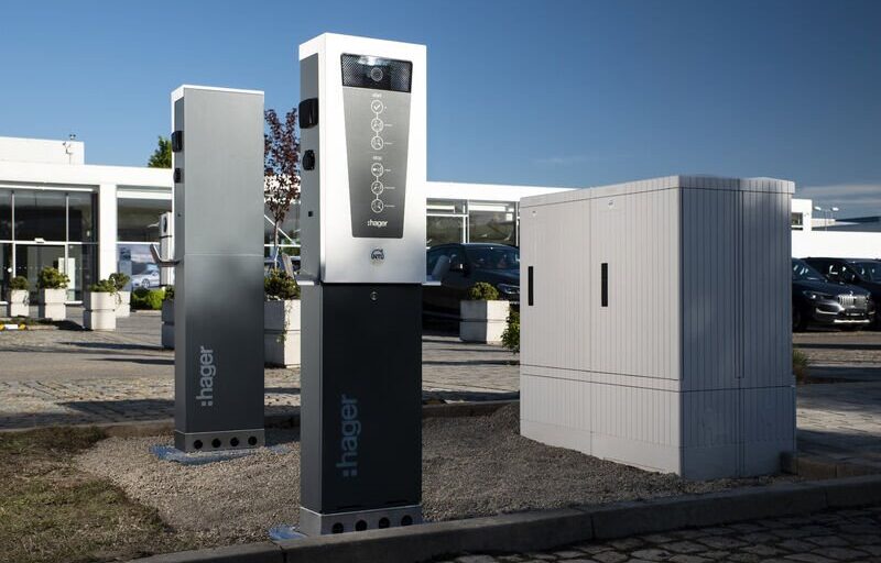 Instalujeme nabíjecí stanice v Praze a Brně