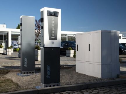 Instalujeme nabíjecí stanice v Praze a Brně