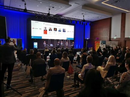 Neustále sledujeme nové trendy v oboru, zúčastnili jsme se fóra realitního trhu